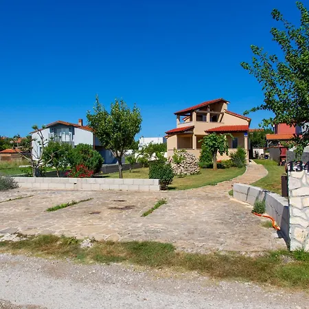 Viki Stinjan Апартаменти *