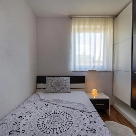Apartman Viki Stinjan Pula