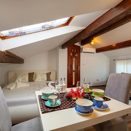 Viki Stinjan * Пула