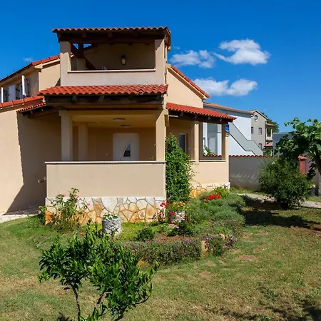 Viki Stinjan Пула